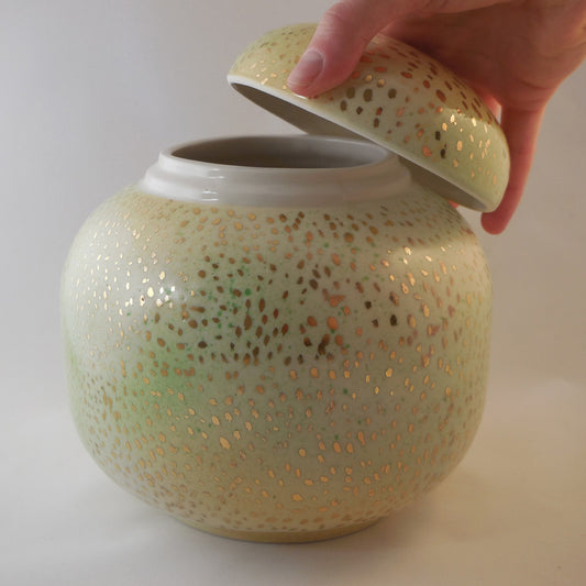 Uniikkiuurna, "Kevät"