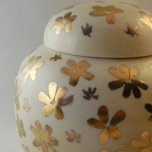 Uniikkiuurna, "Puutarha"